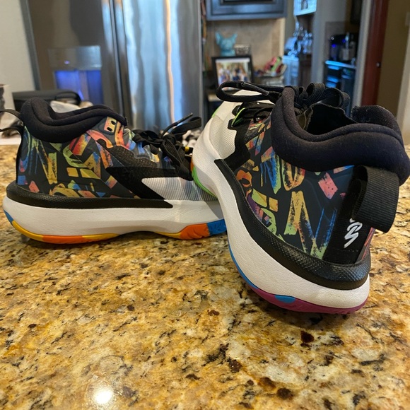 Jordan Zion 1 Youth (PF Noah) Basketball Shoes. - Picture 3 of 5